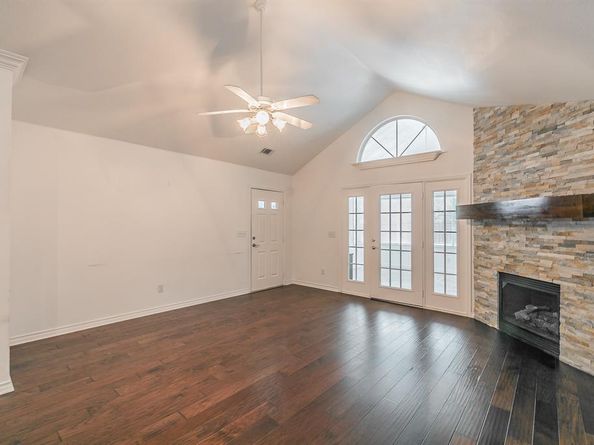 803  Cara Lane , Arlington Texas 76012