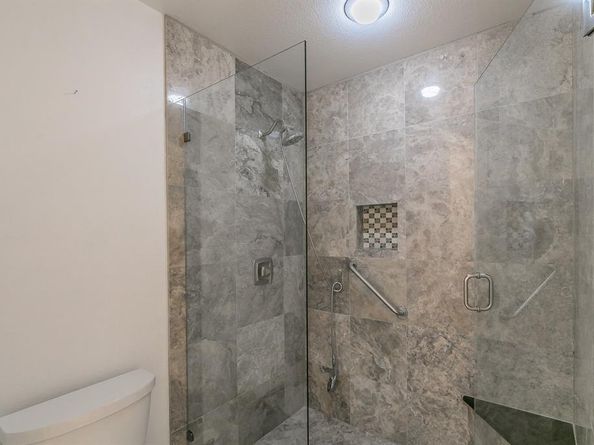 803  Cara Lane , Arlington Texas 76012