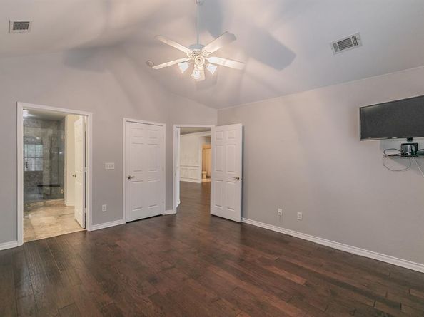 803  Cara Lane , Arlington Texas 76012