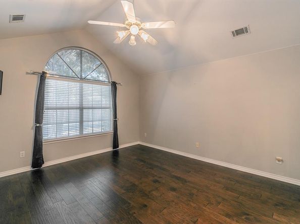 803  Cara Lane , Arlington Texas 76012