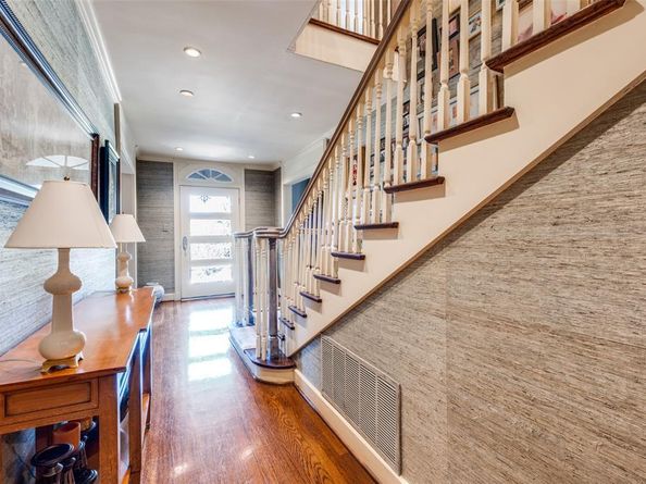 3916  Stonebridge Drive , Dallas Texas 75204