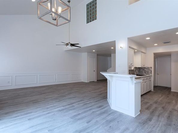 7450  Holly Hill Drive  105, Dallas Texas 75231