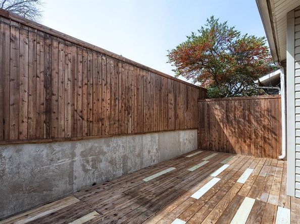 7450  Holly Hill Drive  105, Dallas Texas 75231