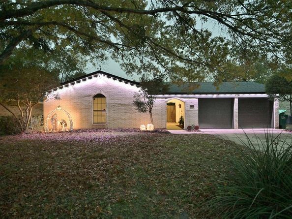 2708  Foxcroft Circle , Denton Texas 76209