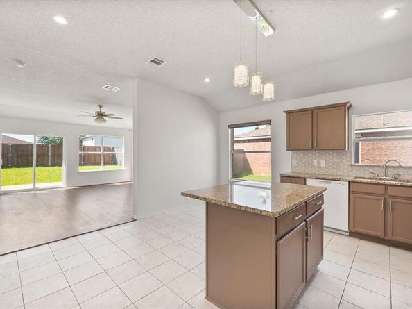 1406  Anglican Drive , Arlington Texas 76002