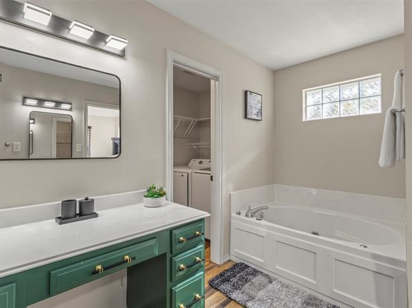 1522  Oakwood Drive , Denton Texas 76205