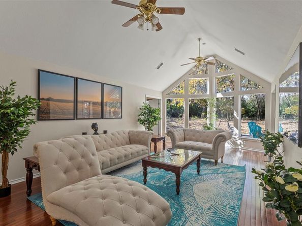 1522  Oakwood Drive , Denton Texas 76205