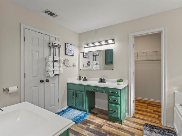 1522  Oakwood Drive , Denton Texas 76205