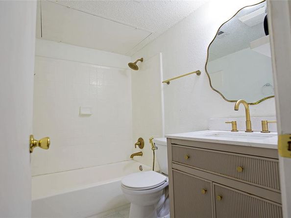 2025  High Bluff Drive , Garland Texas 75041