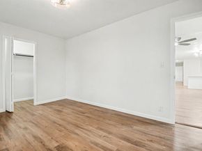 928  Ash Crescent Street , Fort Worth Texas 76104