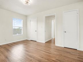 928  Ash Crescent Street , Fort Worth Texas 76104