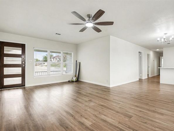 928  Ash Crescent Street , Fort Worth Texas 76104