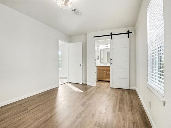 928  Ash Crescent Street , Fort Worth Texas 76104