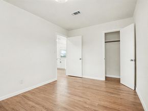 928  Ash Crescent Street , Fort Worth Texas 76104