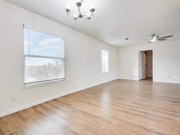 928  Ash Crescent Street , Fort Worth Texas 76104