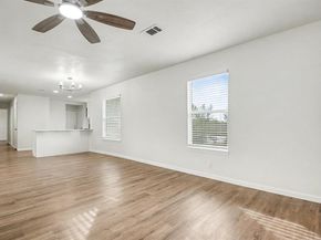 928  Ash Crescent Street , Fort Worth Texas 76104