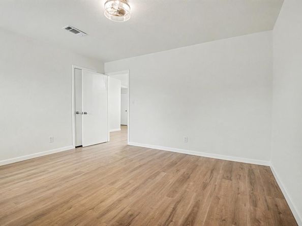 928  Ash Crescent Street , Fort Worth Texas 76104