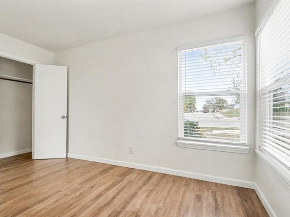 928  Ash Crescent Street , Fort Worth Texas 76104