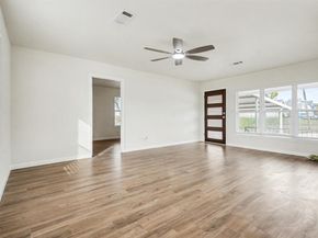 928  Ash Crescent Street , Fort Worth Texas 76104