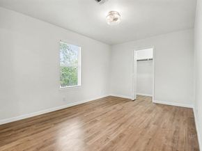 928  Ash Crescent Street , Fort Worth Texas 76104