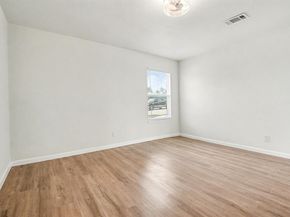 928  Ash Crescent Street , Fort Worth Texas 76104