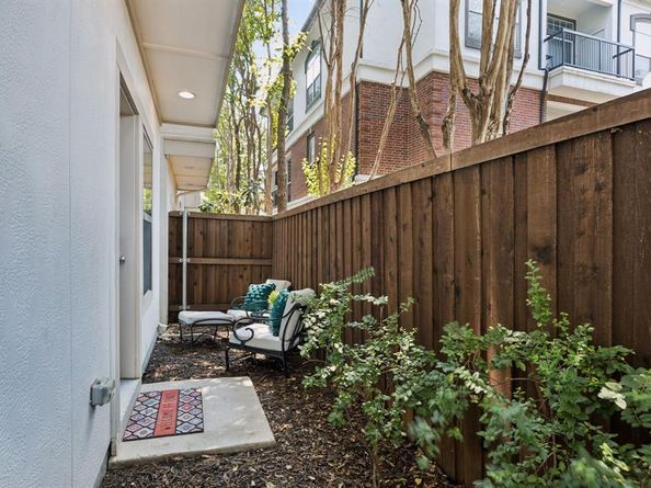 779  Lacey Oaks Place , Dallas Texas 75204