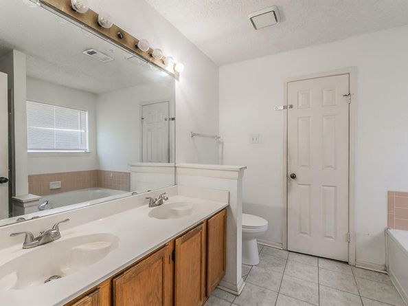 5915  Rocky Point Drive , Arlington Texas 76018