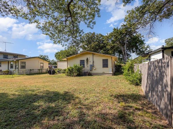1612  Dent Street , Garland Texas 75042