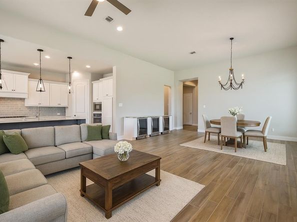 1008  Turtle Creek Avenue , Denton Texas 76210