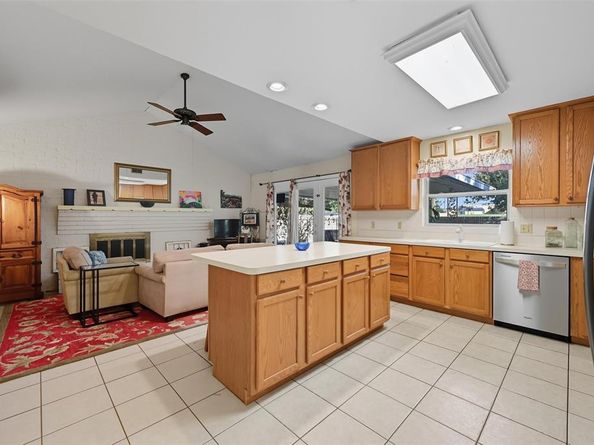 1703  Park Hill Drive , Arlington Texas 76012