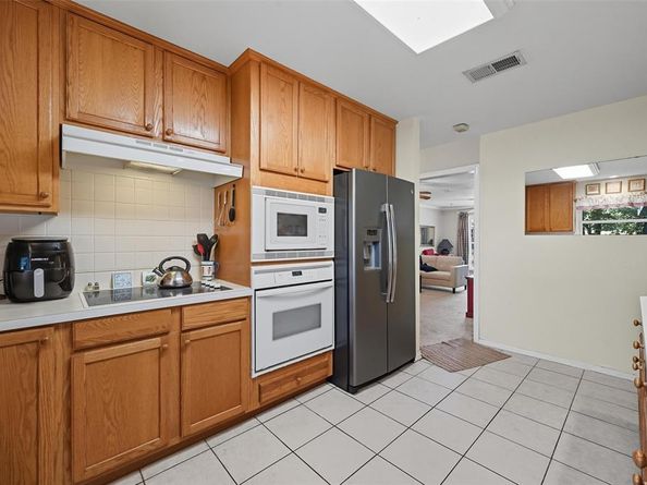 1703  Park Hill Drive , Arlington Texas 76012