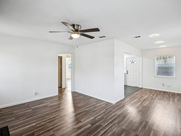 3228  Emmett Street , Dallas Texas 75211