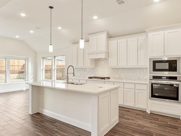 1125  Chandler Drive , Crowley Texas 76036