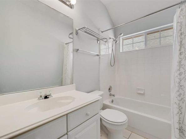 9013  Crown Point Circle , Irving Texas 75063