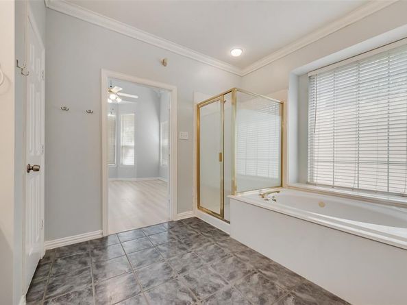 9013  Crown Point Circle , Irving Texas 75063