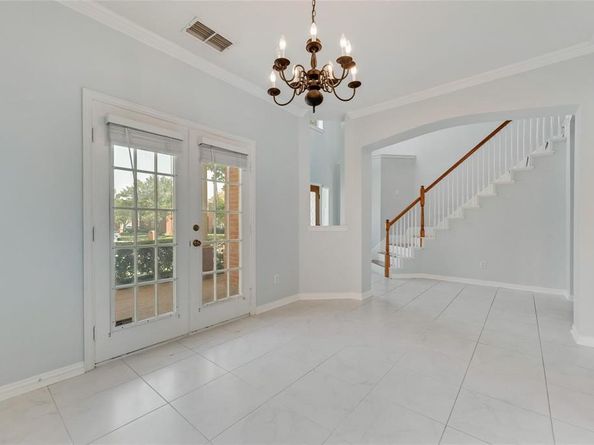 9013  Crown Point Circle , Irving Texas 75063