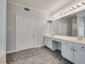 9013  Crown Point Circle , Irving Texas 75063
