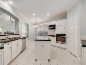 9013  Crown Point Circle , Irving Texas 75063