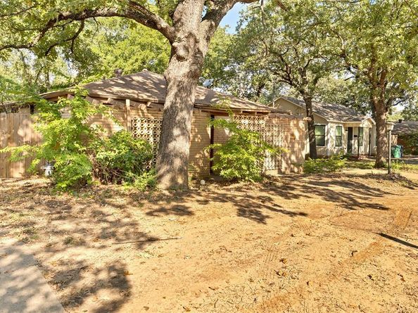 2711 N Locust Street , Denton Texas 76209