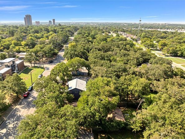 2711 N Locust Street , Denton Texas 76209