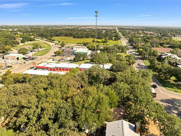 2711 N Locust Street , Denton Texas 76209