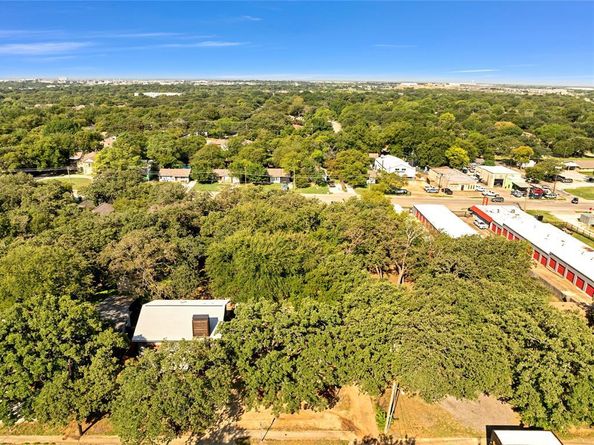 2711 N Locust Street , Denton Texas 76209