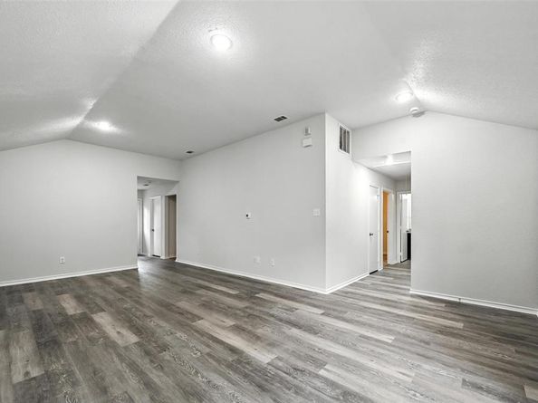 10640  Woodleaf Drive , Dallas Texas 75227