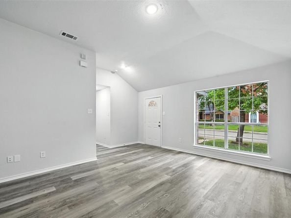 10640  Woodleaf Drive , Dallas Texas 75227