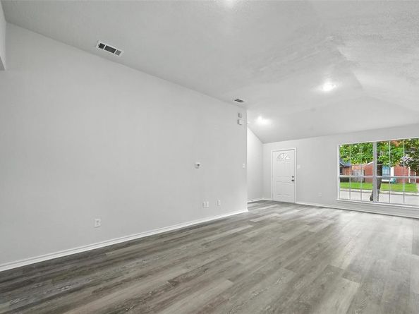 10640  Woodleaf Drive , Dallas Texas 75227