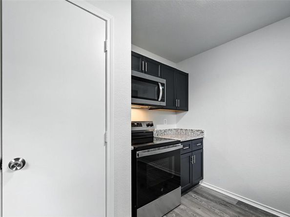10640  Woodleaf Drive , Dallas Texas 75227