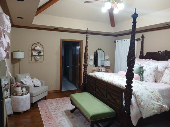 1120  Hidden Oaks Drive , Bedford Texas 76022
