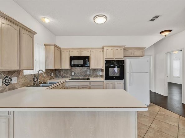 2815  Inniswood Circle , Arlington Texas 76015