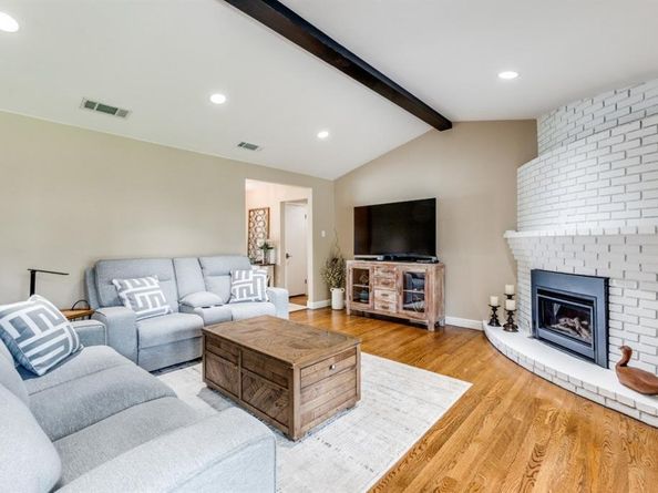 10907  Wonderland Trail , Dallas Texas 75229