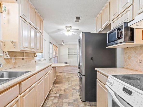 1913  Galahad Lane , Arlington Texas 76014